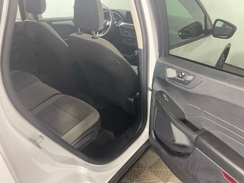 Used 2022 Ford Escape SE w/ SE Sport Appearance Package AWD/4WD image 19