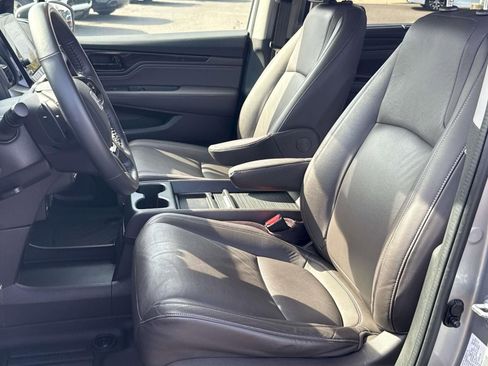 Used 2023 Honda Odyssey Touring image 11