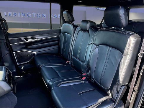Used 2024 Jeep Wagoneer L Series II w/ Flexible Seating Group AWD/4WD image 22