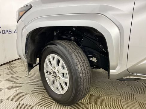 Certified 2025 Toyota Tacoma SR5 AWD/4WD image 23