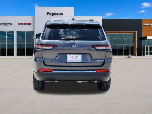 New 2026 Jeep Grand Cherokee L 2WD image 8