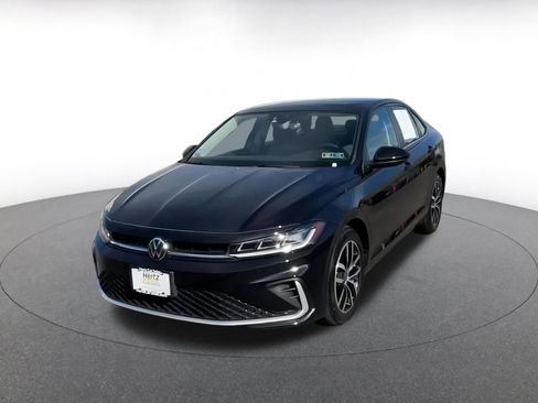 Used 2025 Volkswagen Jetta SE image 6