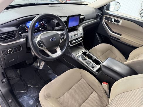 Used 2023 Ford Explorer XLT AWD/4WD image 8