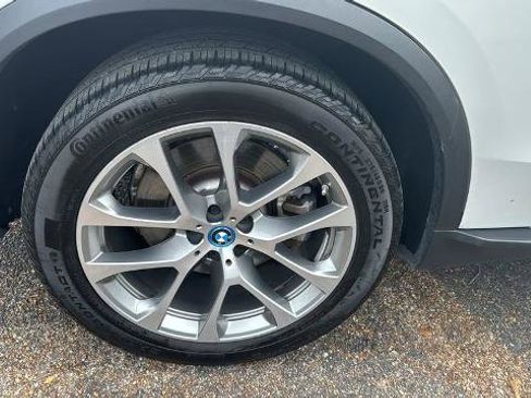 Used 2025 BMW X5 xDrive50e AWD/4WD image 19