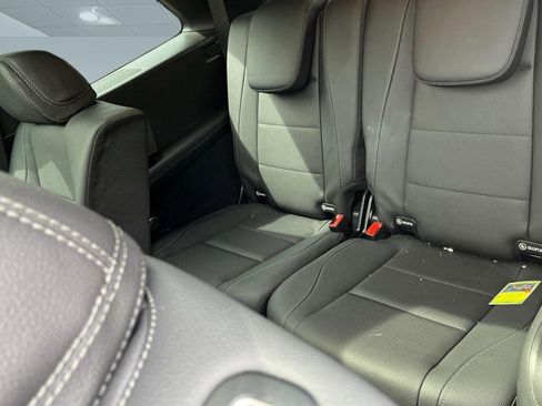 Used 2025 Mercedes-Benz GLS 450 4MATIC image 11