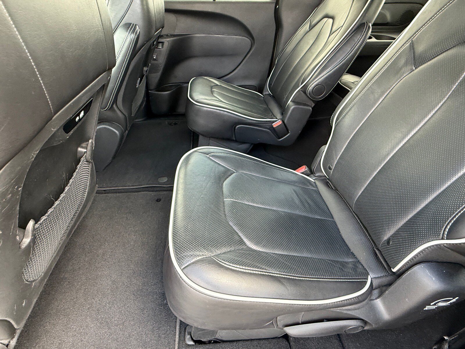 Used 2025 Chrysler Pacifica Limited FWD image 12