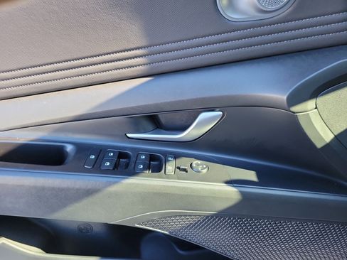 Used 2021 Hyundai Elantra Limited image 17