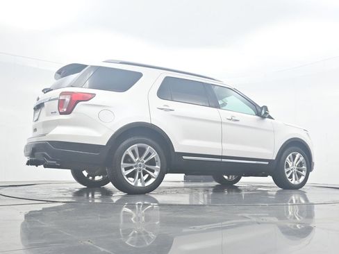 Used 2018 Ford Explorer XLT w/ Equipment Group 202A AWD/4WD image 29