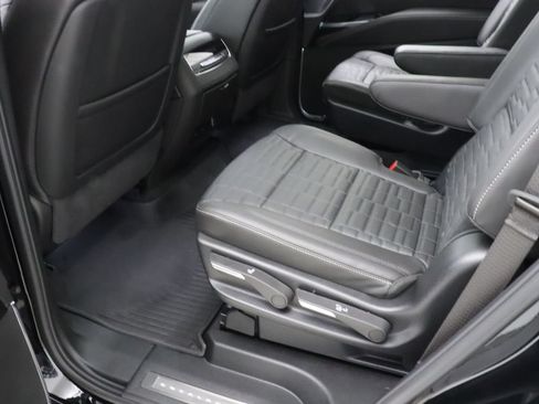 Used 2026 Cadillac Escalade Platinum Sport w/ LPO, ONYX Package AWD/4WD image 33