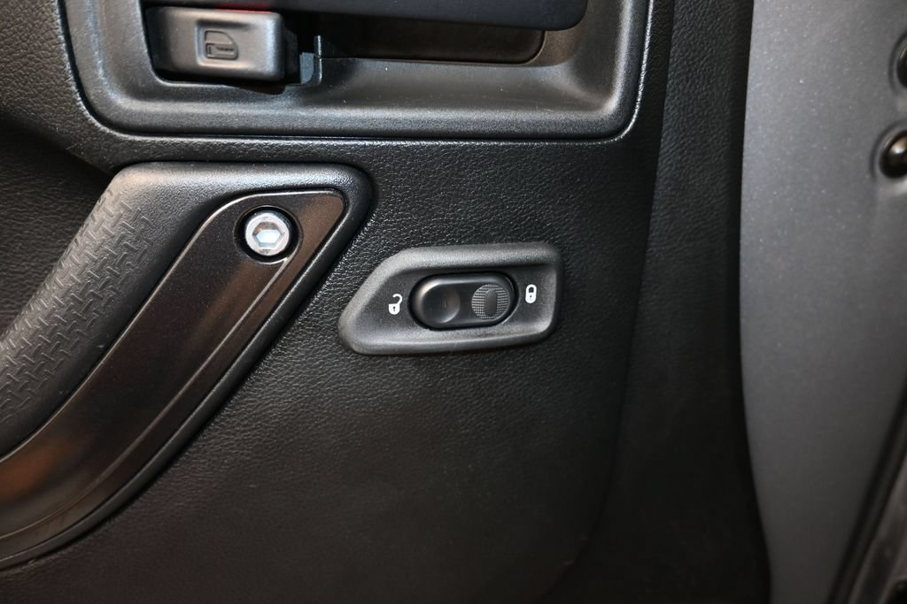 Used 2018 Jeep Wrangler Unlimited Rubicon AWD/4WD image 11