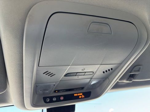 Used 2020 Chevrolet Equinox Premier image 19