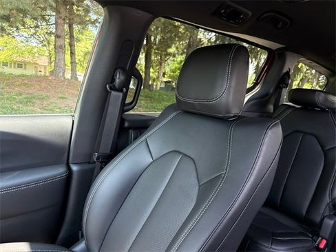 New 2026 Chrysler Pacifica Select image 25