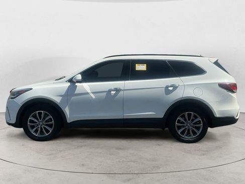 Used 2017 Hyundai Santa Fe SE AWD/4WD image 2