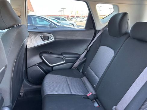 Used 2025 Kia Soul LX w/ LX Technology Package FWD image 37