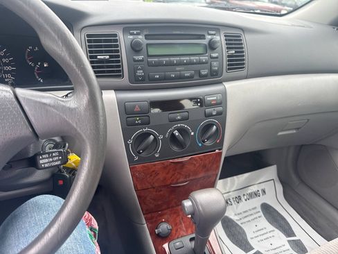 Used 2005 Toyota Corolla LE w/ Audio Value Pkg FWD image 11