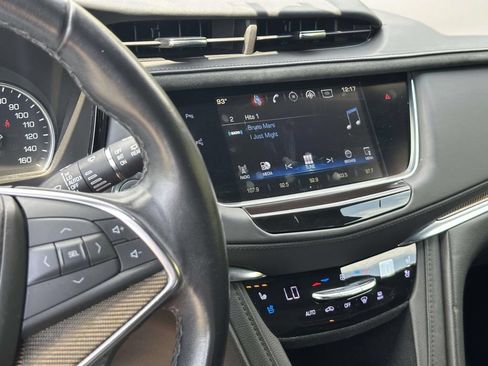 Used 2019 Cadillac XT5 Platinum AWD/4WD image 9