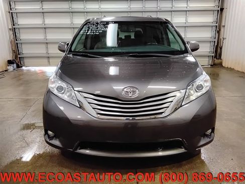 Used 2015 Toyota Sienna XLE w/ XLE Navigation Package image 7
