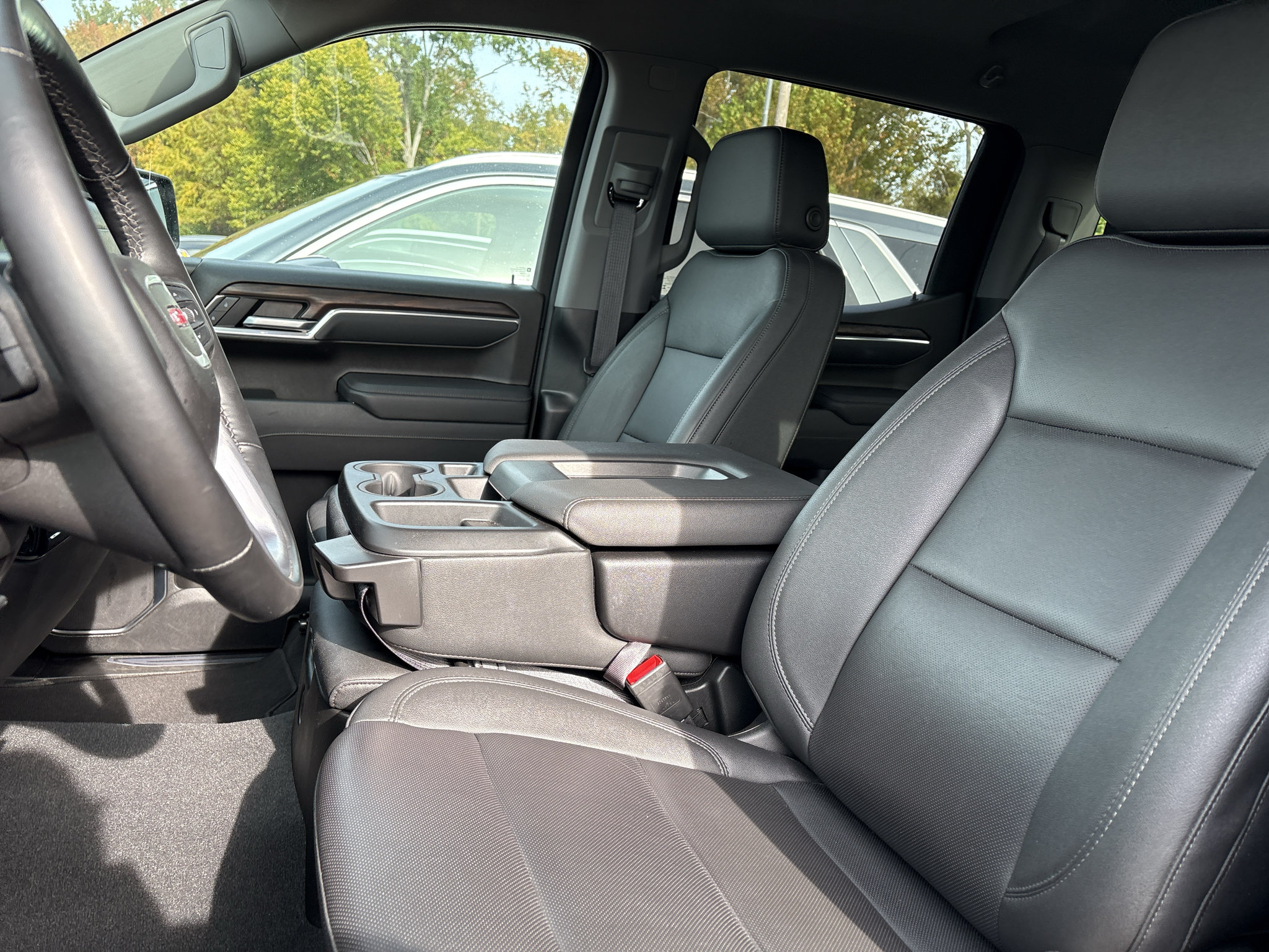 Used 2026 GMC Sierra 1500 SLT RWD image 4