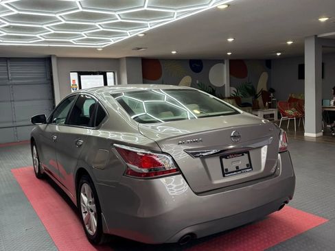 Used 2015 Nissan Altima 2.5 SL w/ Technology Package FWD image 5