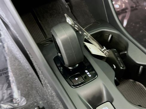 Used 2025 Volvo XC40 B5 Core image 21