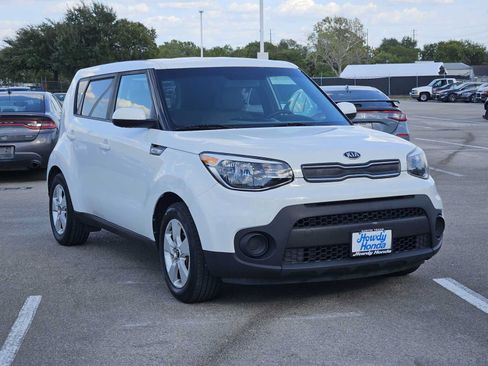 Used 2018 Kia Soul FWD image 3
