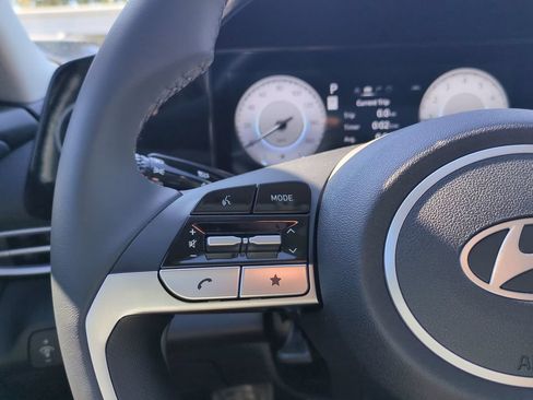 New 2026 Hyundai Elantra Limited FWD image 31