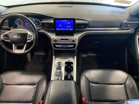 Certified 2021 Ford Explorer XLT w/ Equipment Group 202A image 13