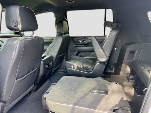 Used 2023 Chevrolet Suburban Premier image 25