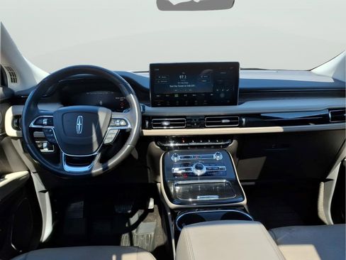 Used 2022 Lincoln Nautilus Reserve w/ Luxury Package image 11