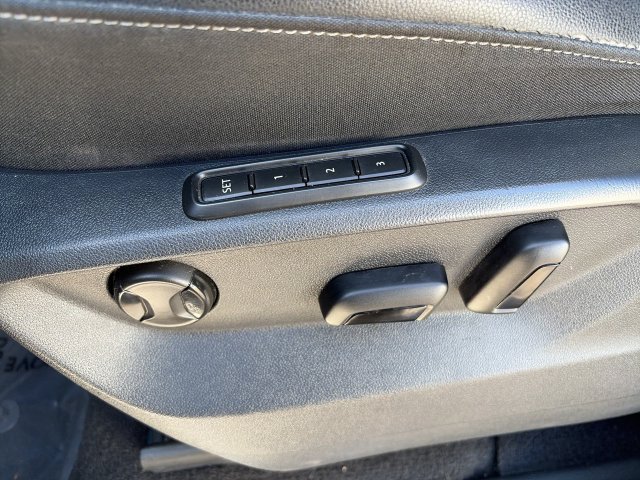 Used 2019 Volkswagen Atlas SEL R-Line AWD/4WD image 12