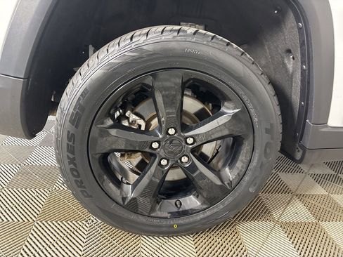 Used 2023 Jeep Grand Cherokee L Laredo AWD/4WD image 32