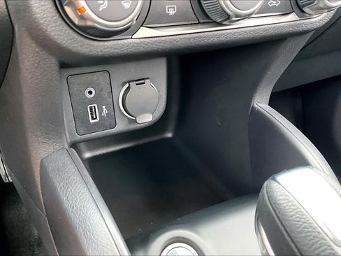 Certified 2025 Nissan Kicks Play S FWD image 31