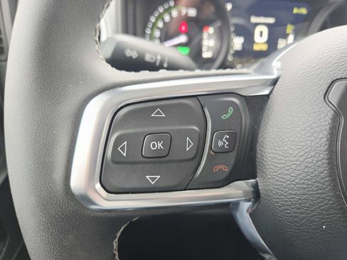 Used 2025 Jeep Wrangler Sahara image 24