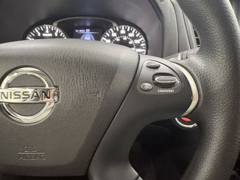 Used 2020 Nissan Pathfinder S image 32
