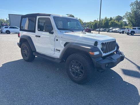 Used 2024 Jeep Wrangler Sport AWD/4WD image 9