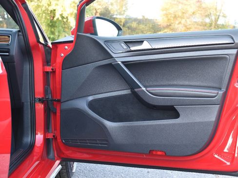 Used 2017 Volkswagen GTI S image 9