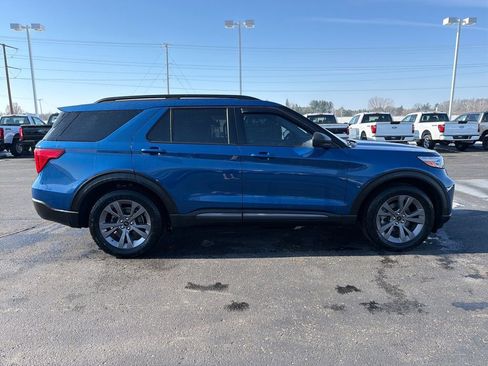 Used 2021 Ford Explorer XLT w/ Equipment Group 202A image 5