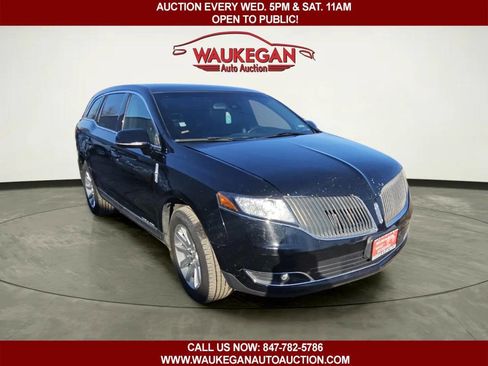 Used 2016 Lincoln MKT AWD image 3