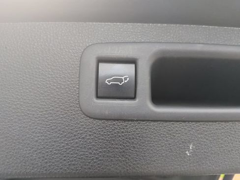 Used 2022 Toyota Highlander XLE FWD image 34