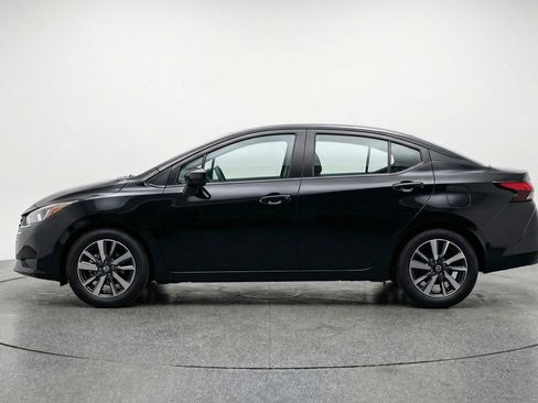 Used 2025 Nissan Versa SV image 5