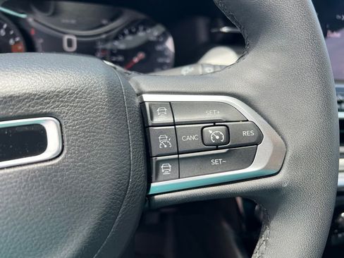 Used 2025 Jeep Compass Limited AWD/4WD image 42