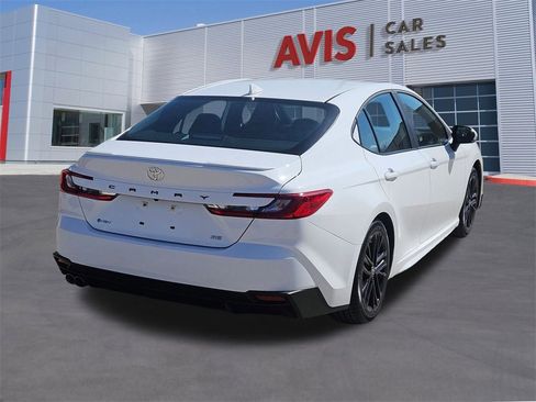 Used 2025 Toyota Camry SE image 6
