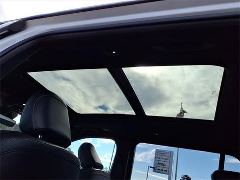 New 2025 Jeep Grand Cherokee L Limited image 9