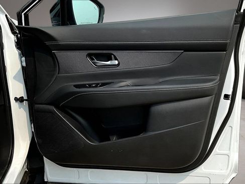 Certified 2025 Nissan Murano SV AWD/4WD image 18