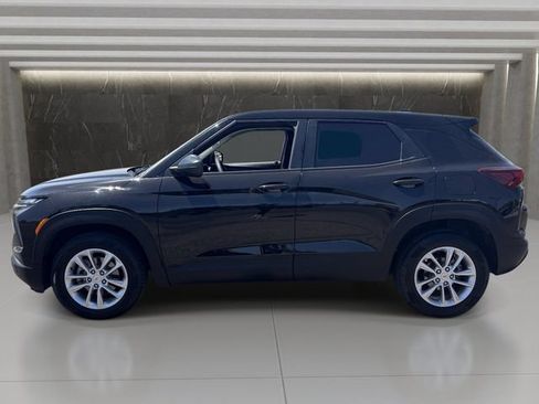 Used 2024 Chevrolet TrailBlazer LS w/ LS Convenience Package AWD/4WD image 2