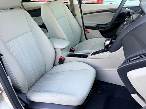 Used 2017 Ford Focus SE FWD image 32