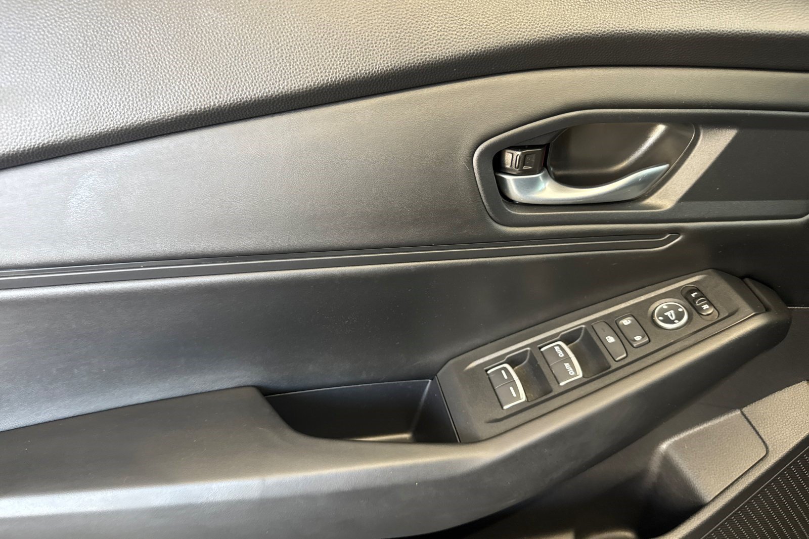 Used 2025 Honda Accord SE image 12