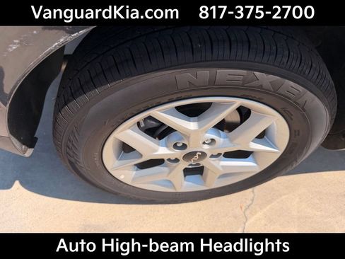 Certified 2025 Kia Soul LX w/ LX Technology Package FWD image 10
