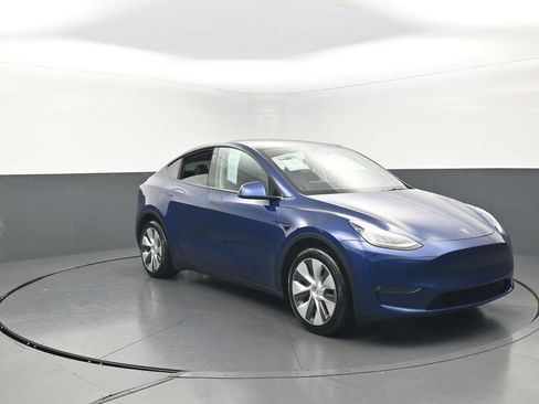 Used 2021 Tesla Model Y Long Range AWD/4WD image 39