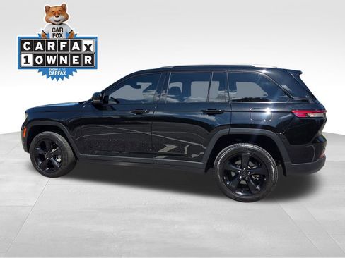 Used 2024 Jeep Grand Cherokee Limited w/ Black Appearance Package image 4